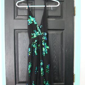 Gorgeous Floor Length Plunge Neck Prom/ formal gown